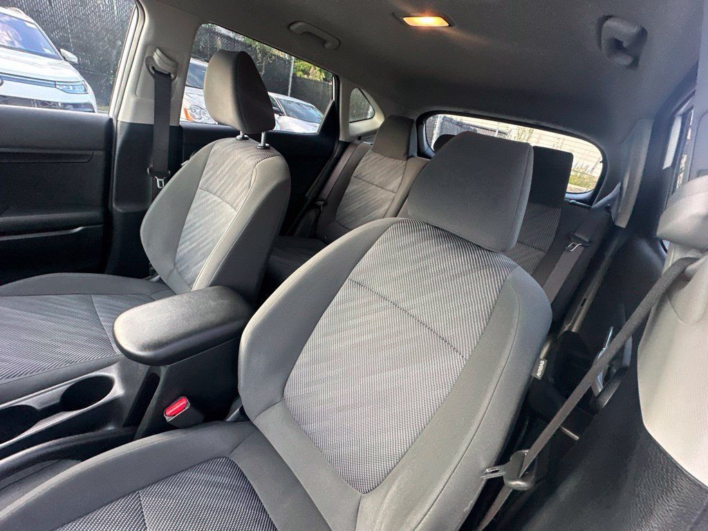 Used 2023 Kia Seltos LX AWD/4WD image 11