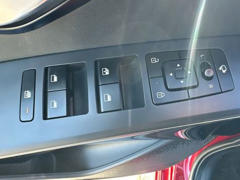 Used 2023 Kia Niro EX Touring image 24