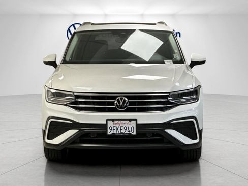 Used 2023 Volkswagen Tiguan SE w/ Panoramic Sunroof Package FWD image 8