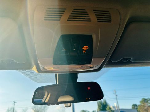 Used 2018 BMW 320i xDrive Sedan w/ Premium Package image 36