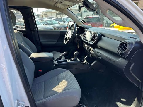 Used 2022 Toyota Tacoma SR image 10