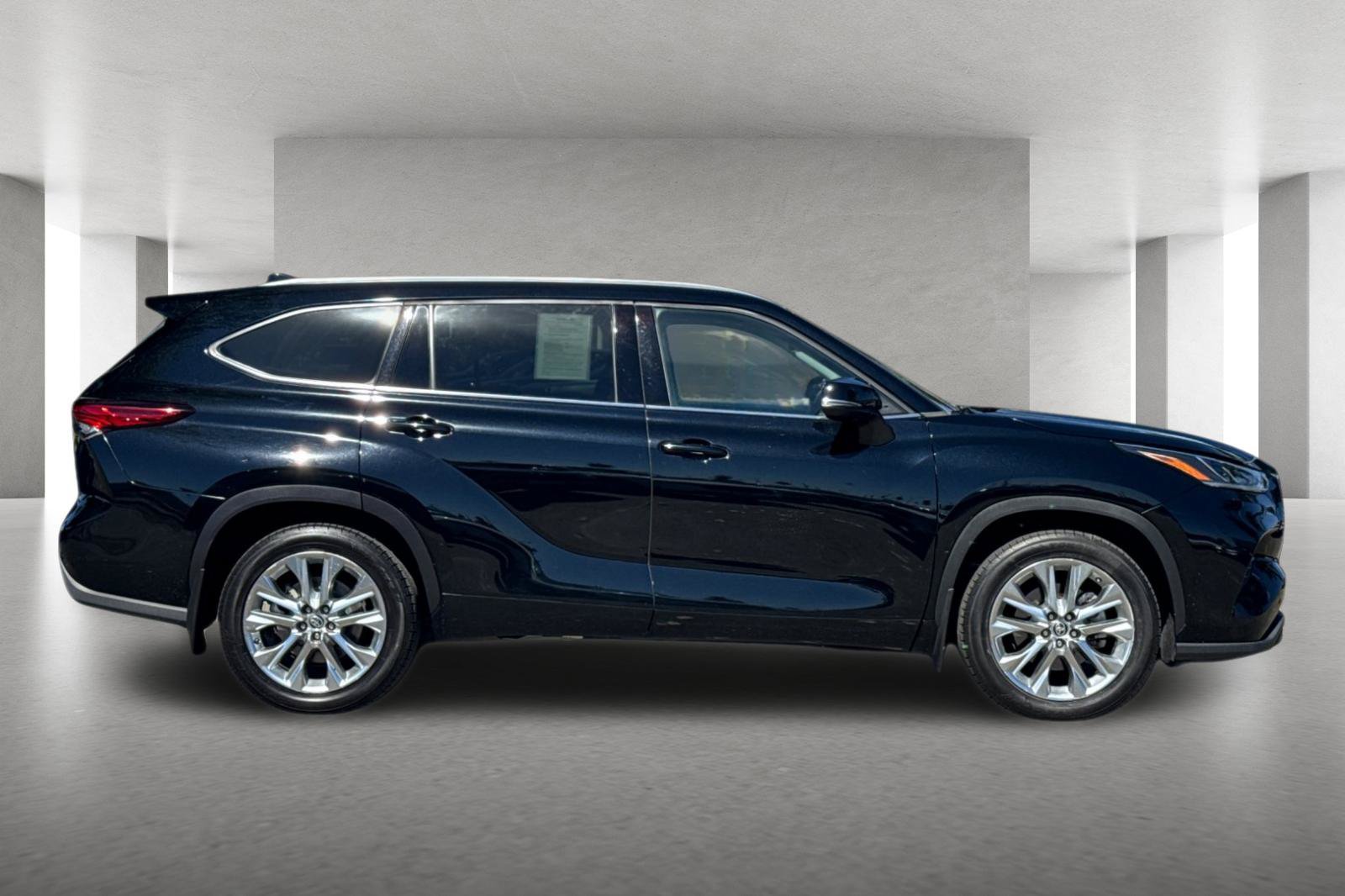 Used 2020 Toyota Highlander Limited AWD/4WD image 3