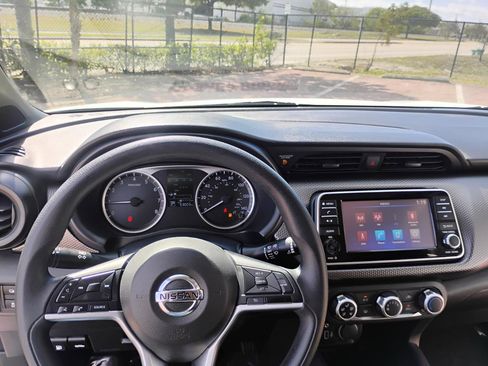 Used 2020 Nissan Kicks S image 23