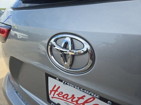 Used 2022 Toyota Highlander XLE image 27
