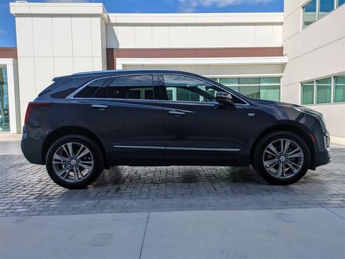 Used 2025 Cadillac XT5 Premium Luxury image 3