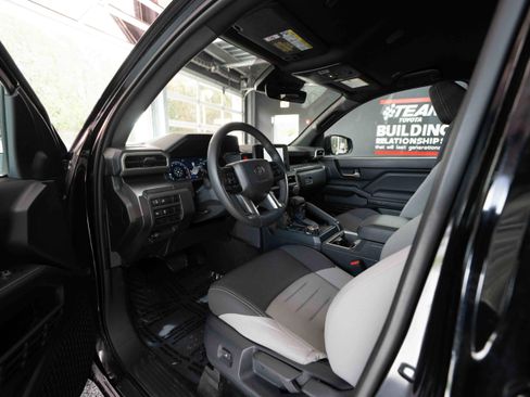 Used 2025 Toyota Tacoma TRD Off-Road image 8