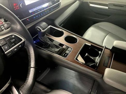 Used 2024 Toyota Sienna XLE image 21