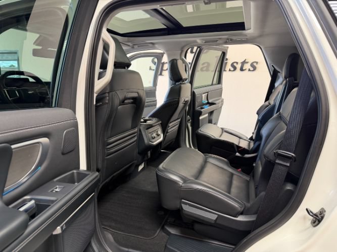 Used 2025 Ford Expedition Platinum w/ Driver's Package AWD/4WD image 23