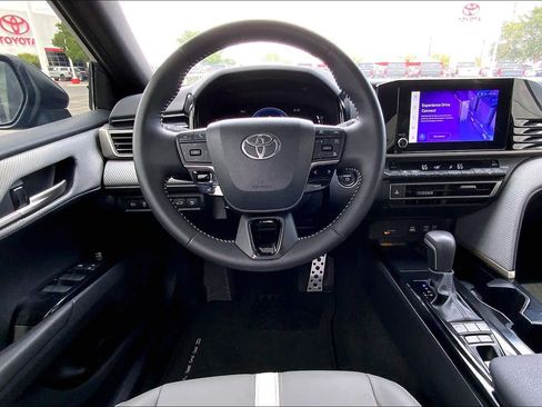 Used 2025 Toyota Camry SE FWD image 5