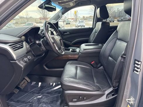 Used 2017 Chevrolet Suburban LT w/ Luxury Package image 9