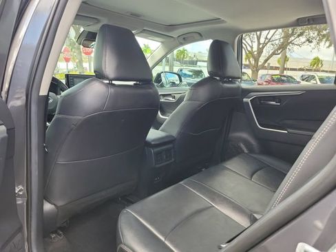 Used 2021 Toyota RAV4 XLE Premium image 7