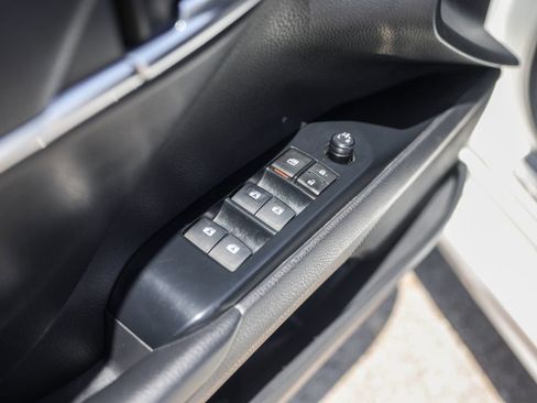 Used 2018 Toyota Camry SE FWD image 21