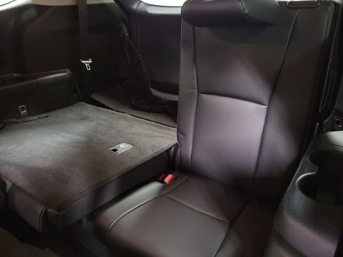 Used 2023 Toyota Highlander XLE AWD/4WD image 27