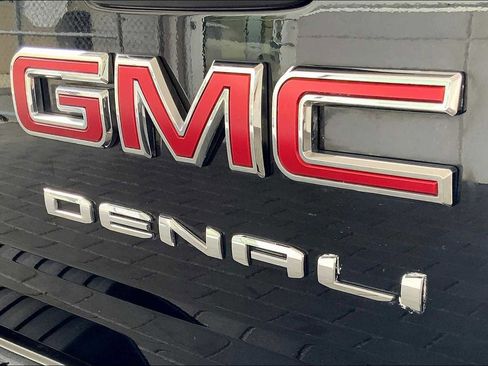 Used 2022 GMC Canyon Denali image 32