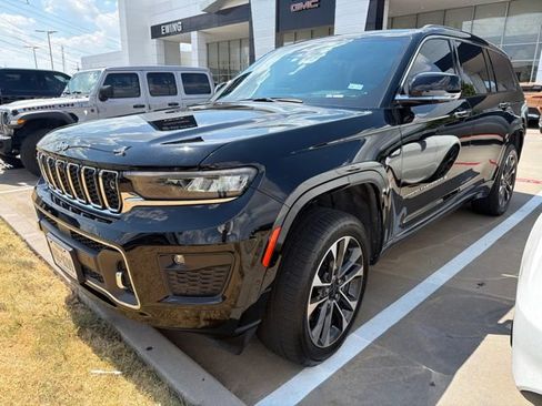 Used 2022 Jeep Grand Cherokee L Overland w/ Advanced Protech Group III AWD/4WD image 2