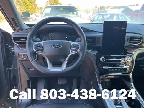 Used 2023 Ford Explorer Limited w/ Limited Technology Package image 13