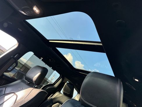 Used 2022 Chrysler Pacifica Limited w/ Uconnect Theater Family Group image 19