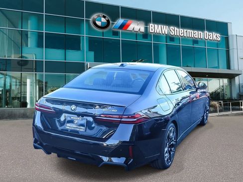 New 2026 BMW i5 eDrive40 w/ M Sport Package RWD image 4