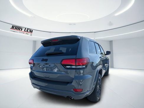 Used 2020 Jeep Grand Cherokee Altitude image 3