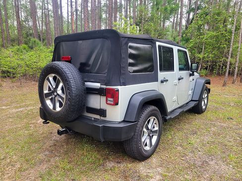 Used 2009 Jeep Wrangler X image 4