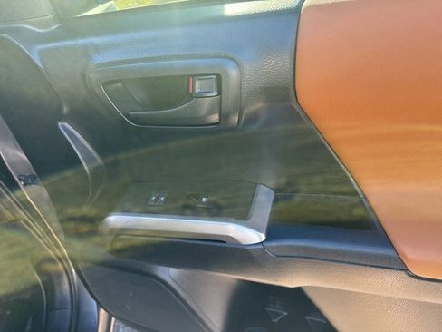 Used 2017 Toyota Tacoma SR5 image 30