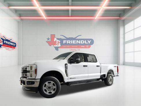 Used 2025 Ford F250 XLT image 1