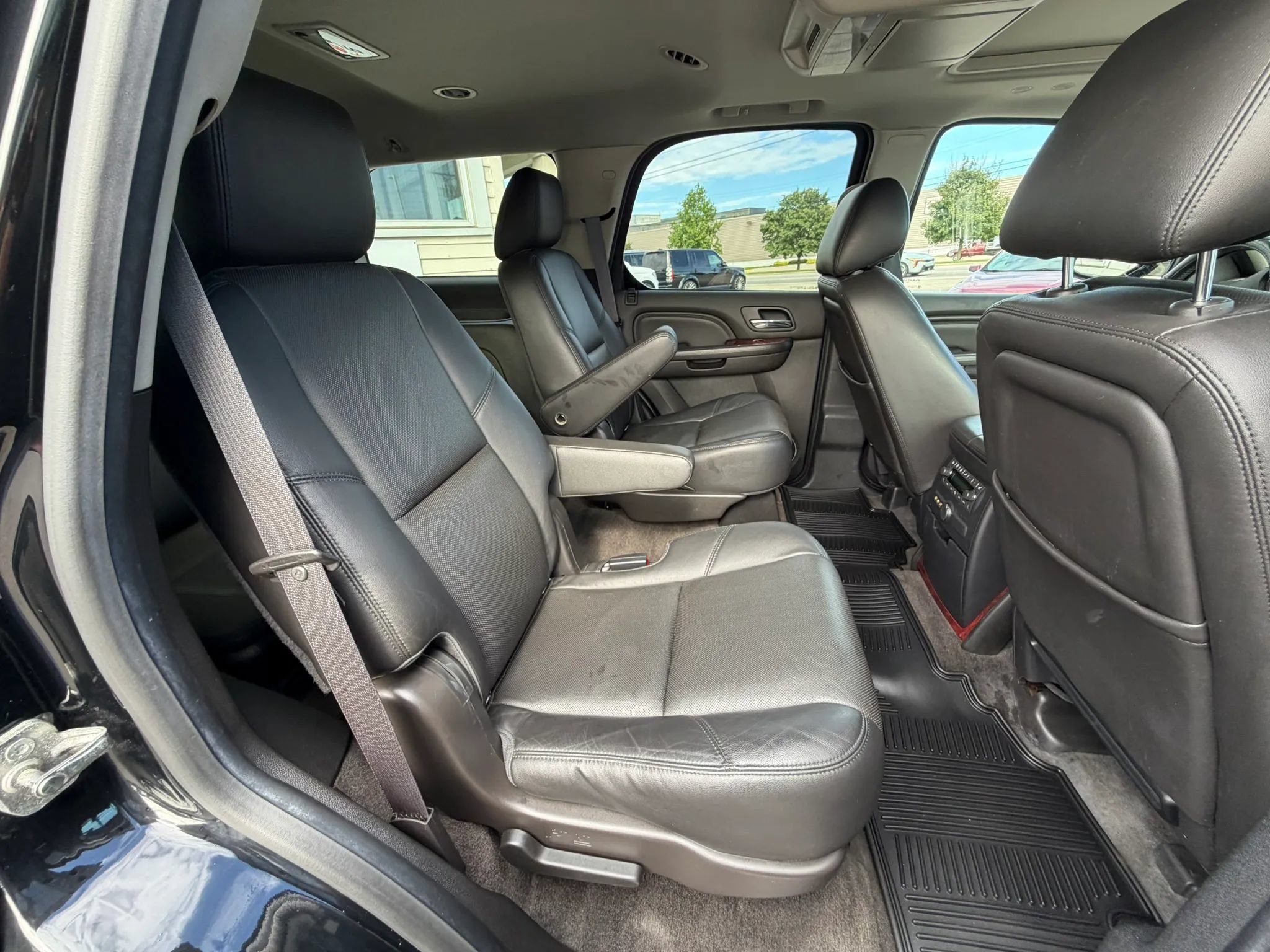 Used 2014 Cadillac Escalade Premium AWD/4WD image 35