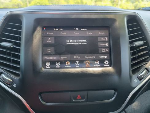 Used 2019 Jeep Cherokee Latitude w/ Popular Appearance Group FWD image 19