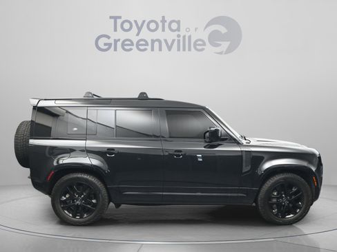 Used 2023 Land Rover Defender 110 X-Dynamic SE AWD/4WD image 18