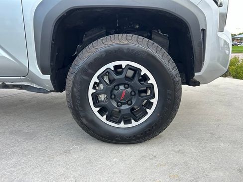 Used 2024 Toyota Tacoma TRD Off-Road AWD/4WD image 32