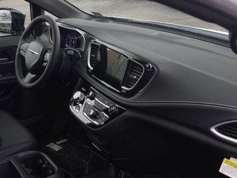 New 2026 Chrysler Pacifica Select w/ S Appearance Package image 33