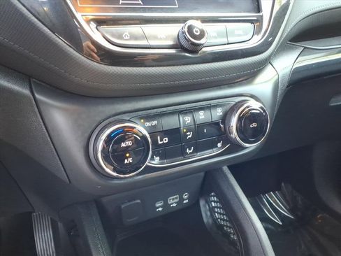 Used 2021 Chevrolet TrailBlazer LT w/ Convenience Package image 11