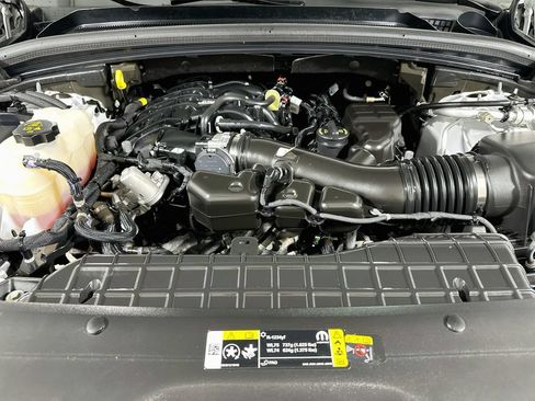 Certified 2023 Jeep Grand Cherokee Laredo AWD/4WD image 19