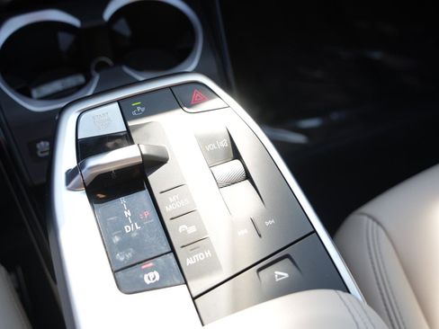 Used 2025 BMW X1 xDrive28i w/ Convenience Package image 17