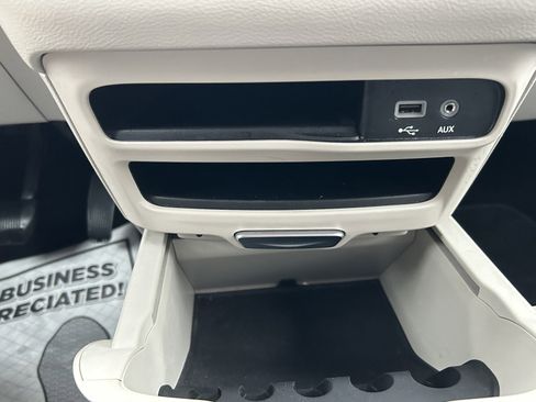 Used 2020 Chrysler Pacifica Touring-L image 30