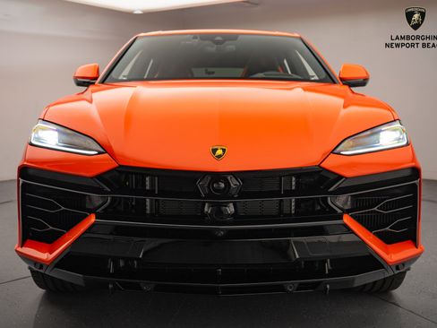 Used 2025 Lamborghini Urus SE image 11