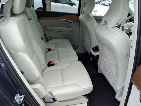 Used 2022 Volvo XC90 T6 Momentum w/ Advanced Package image 15