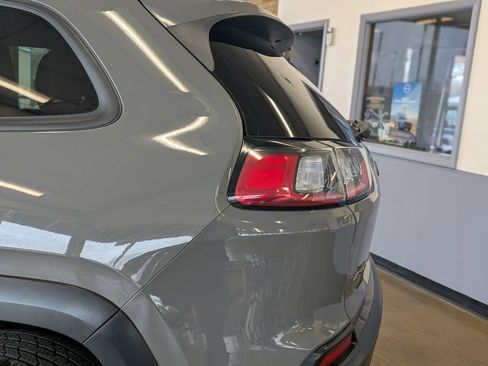 Used 2019 Jeep Cherokee Trailhawk w/ Comfort/Convenience Group image 16