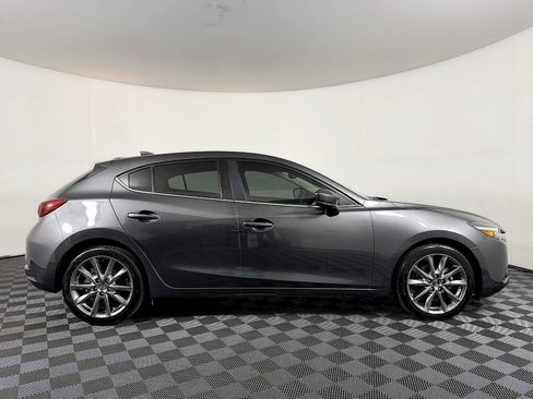 Used 2018 MAZDA MAZDA3 Grand Touring w/ Premium Equipment Package FWD image 7