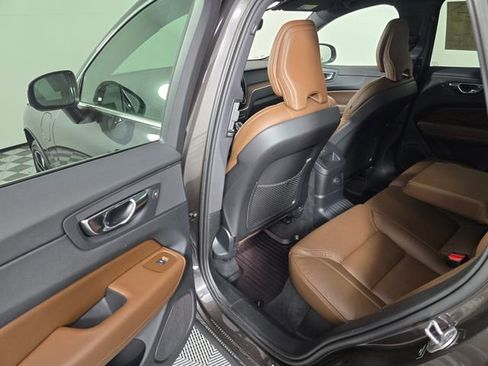 Used 2023 Volvo XC60 T8 Ultimate w/ Climate Package image 17