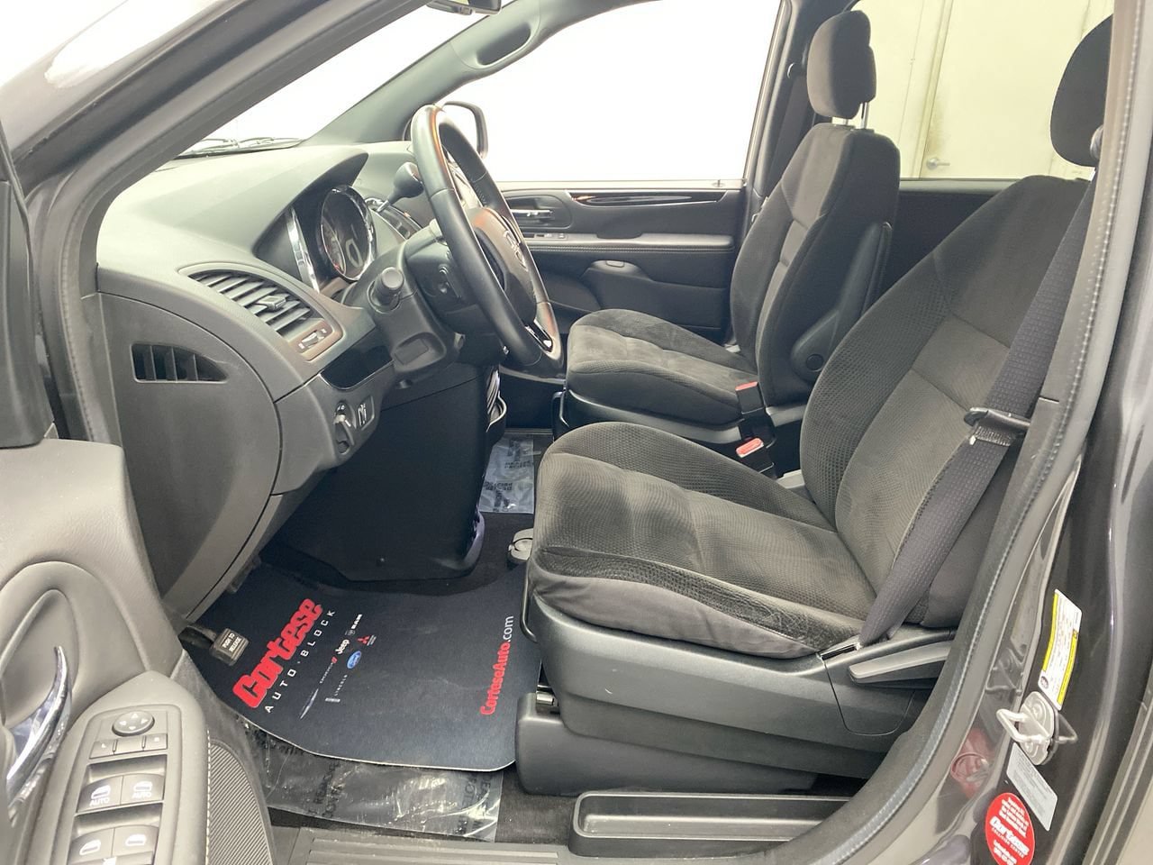 Used 2017 Dodge Grand Caravan SE FWD image 14