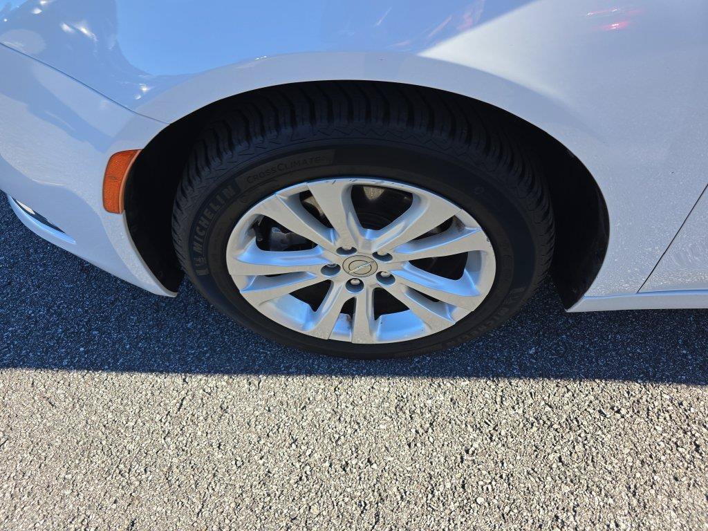 Used 2017 Chrysler 200 Limited Platinum FWD image 10