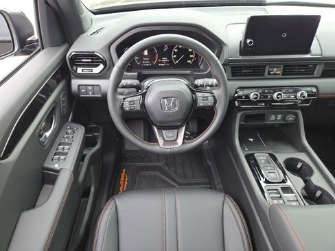 New 2025 Honda Pilot TrailSport image 28
