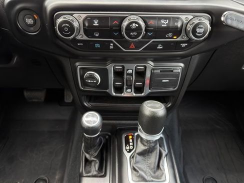 Used 2023 Jeep Wrangler Unlimited w/ Sun & Screen Package AWD/4WD image 19