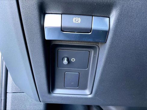 Used 2025 Land Rover Defender 90 S image 35