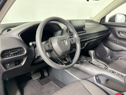 Used 2025 Honda HR-V LX image 3