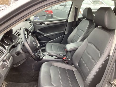 Used 2017 Volkswagen Passat 1.8T R-Line image 7