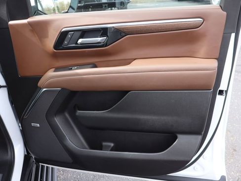 Used 2025 Chevrolet Tahoe High Country image 31