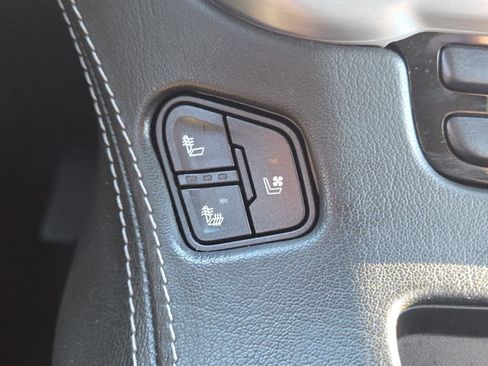 Used 2020 GMC Yukon XL SLT w/ Graphite Performance Edition image 7