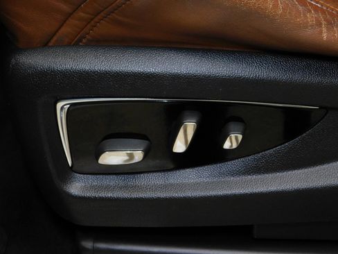 Used 2015 Cadillac Escalade Luxury image 33